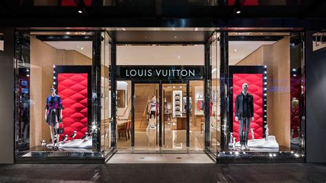 lv 官网 新西兰|Louis Vuitton Auckland Queen Street store, New Zealand.